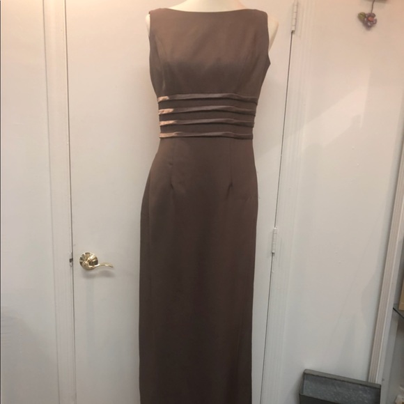 Formal Dress - Picture 1 of 8